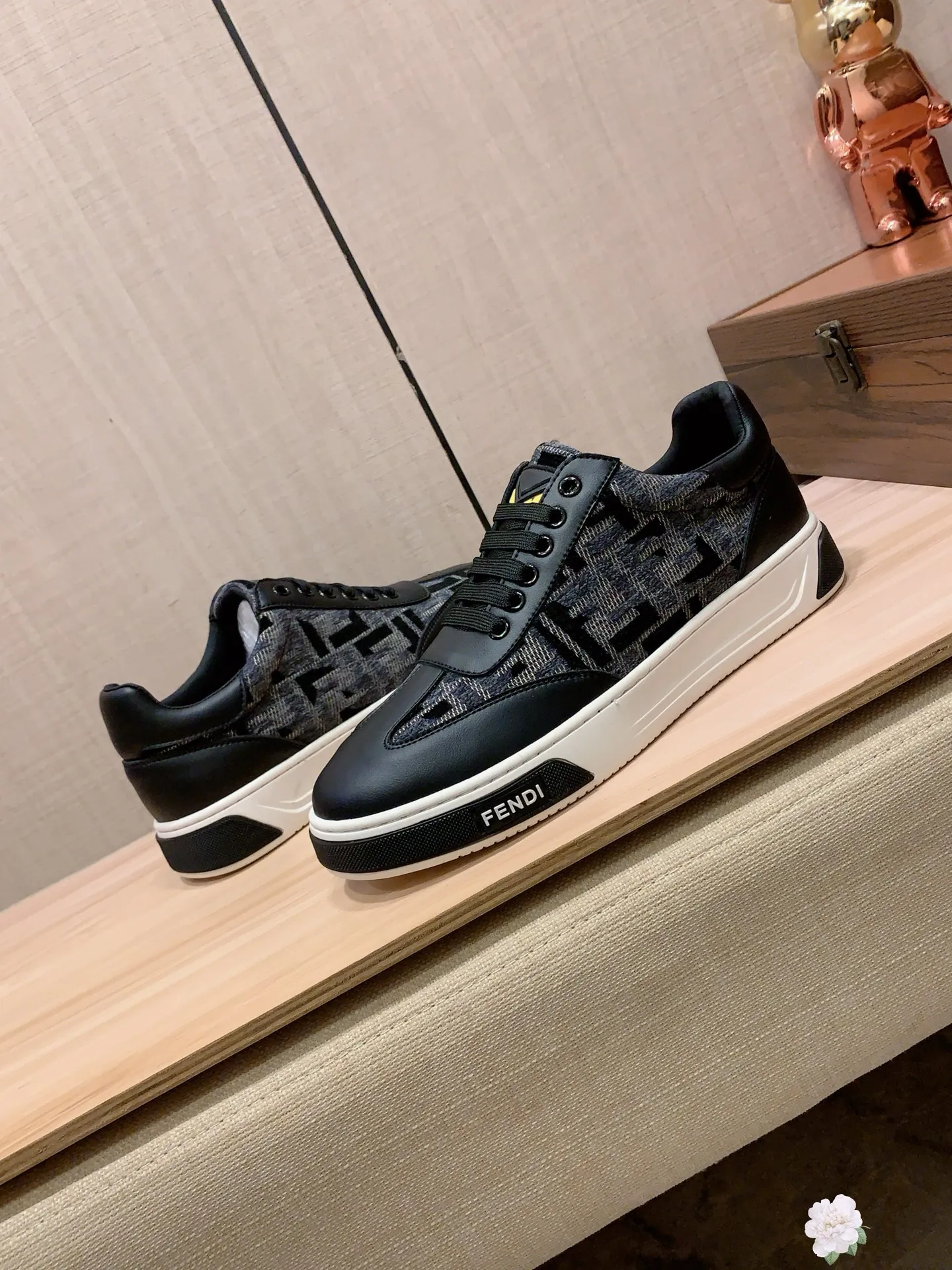 Men's men's shoes 💰420💰💰🎩🎩[Lightning][Lightning] "FENDI*" The latest and most popular casual shoes, top brand [Seduce] luxury ~ purchasing agent, top quality ~. [Strong] The upper is made of imported breathable cowhide with material ➕ breathable sheepskin feet (•) and fine workmanship. The original stylish and stylish soft rubber wear-resistant and non-slip outsole is light and comfortable on the feet. The real thing looks better when photographed in person. 0099: code: 38-44, 4️⃣ colors selected